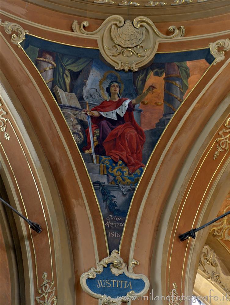 Milano - Allegoria della giustizia nella Chiesa di Santa Francesca Romana